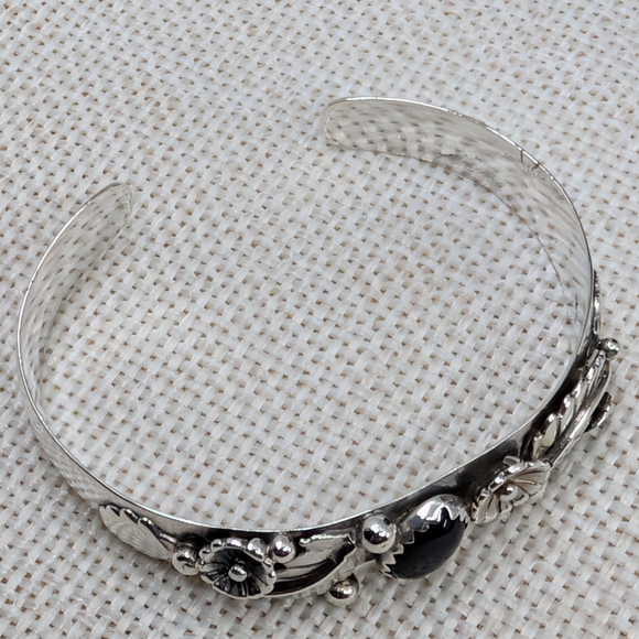 Vintage Sterling Silver Cuff Bracelet Black Onyx Florida Keys Small Wrist - Picture 9 of 15